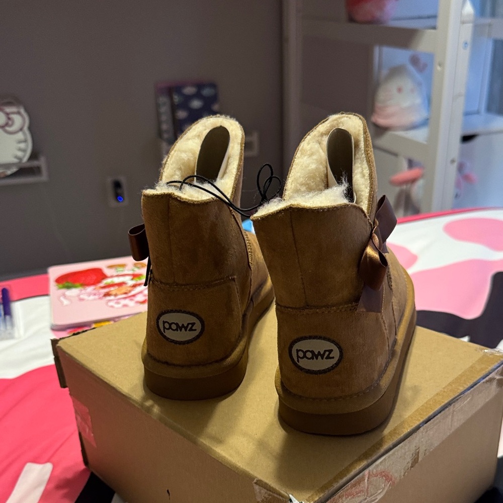 PAWZ Tan Boots with Bow Accent